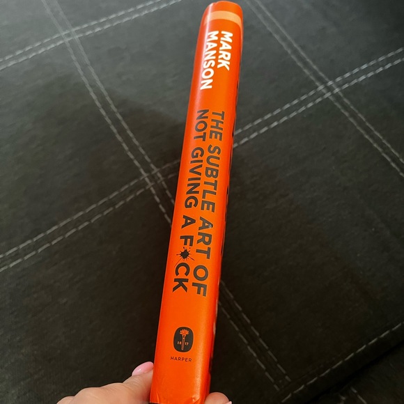 The subtle aren’t of not giving a f**k by Mark Manson - Picture 2 of 3